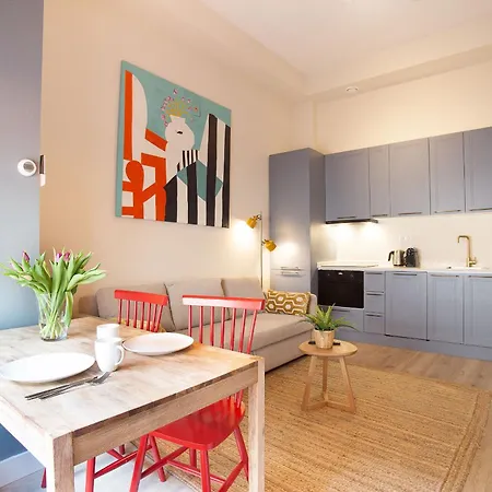 Contemporary Near The Apartamento La Haya