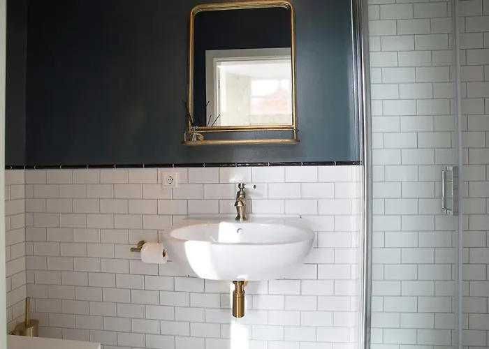 Contemporary Near The Daire *