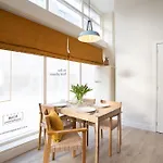 Contemporary Near The 헤이그