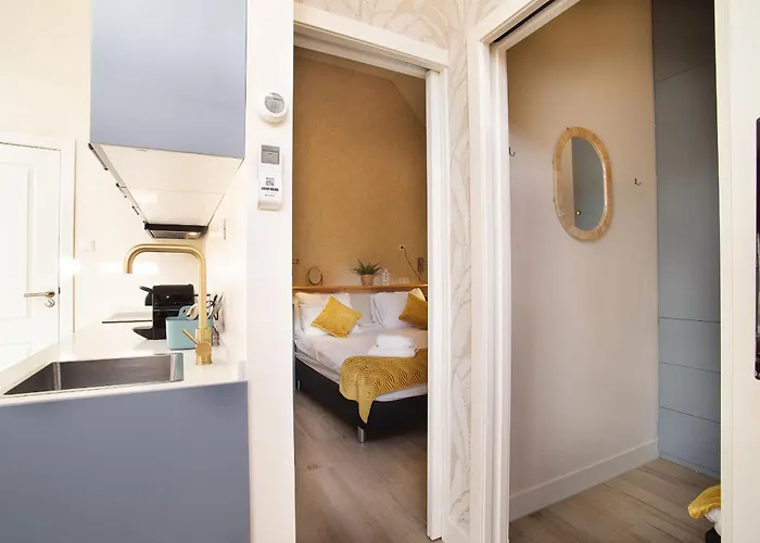 Apartment Contemporary Near The *