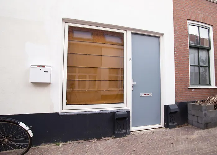 Contemporary Near The * لاهاي