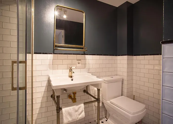 Contemporary Near The شقة *