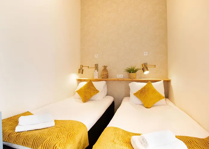 Contemporary Near The Apartment *