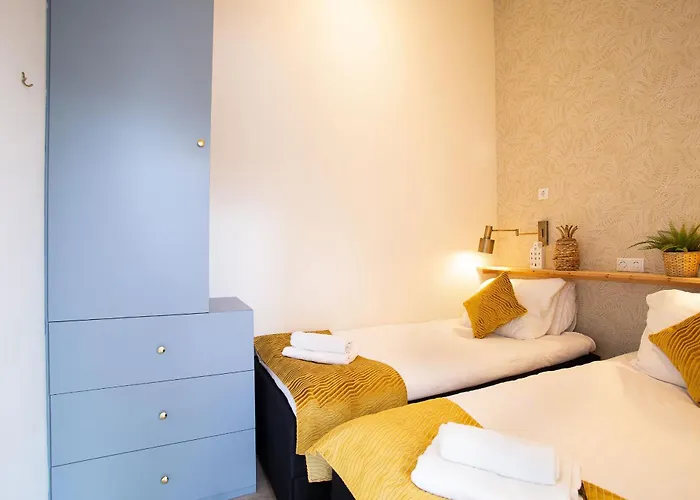 Apartamento Contemporary Near The *