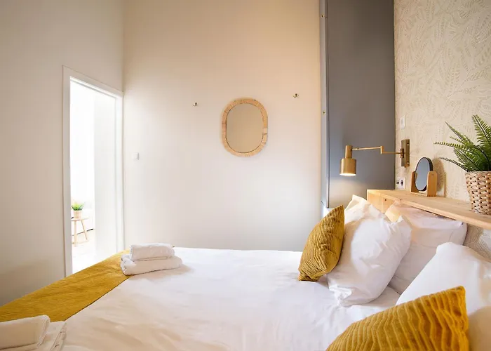 Contemporary Near The Apartamento *